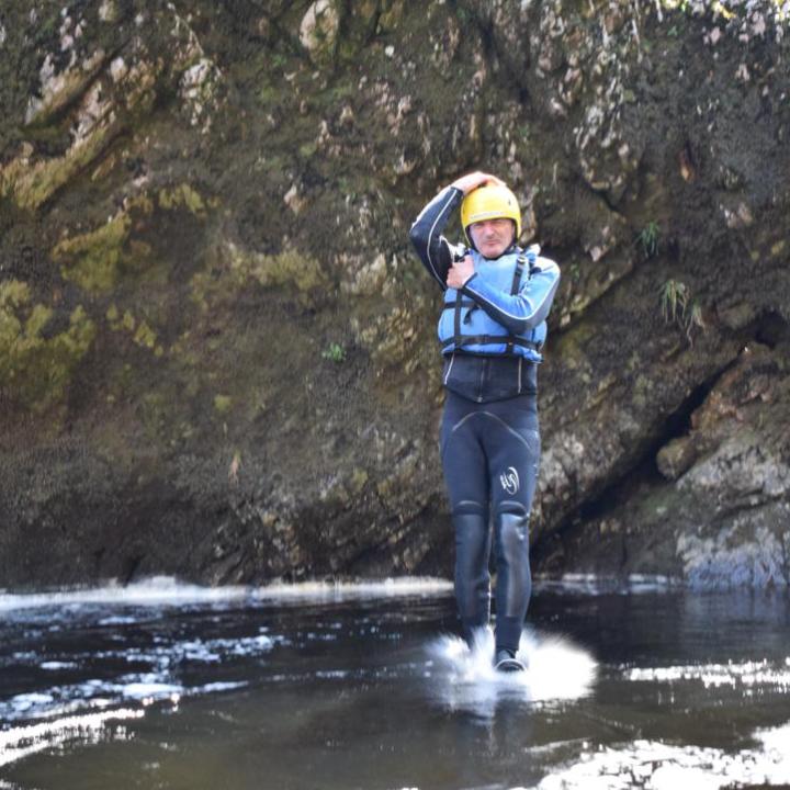 cliff jumping in scotland with ace adventures