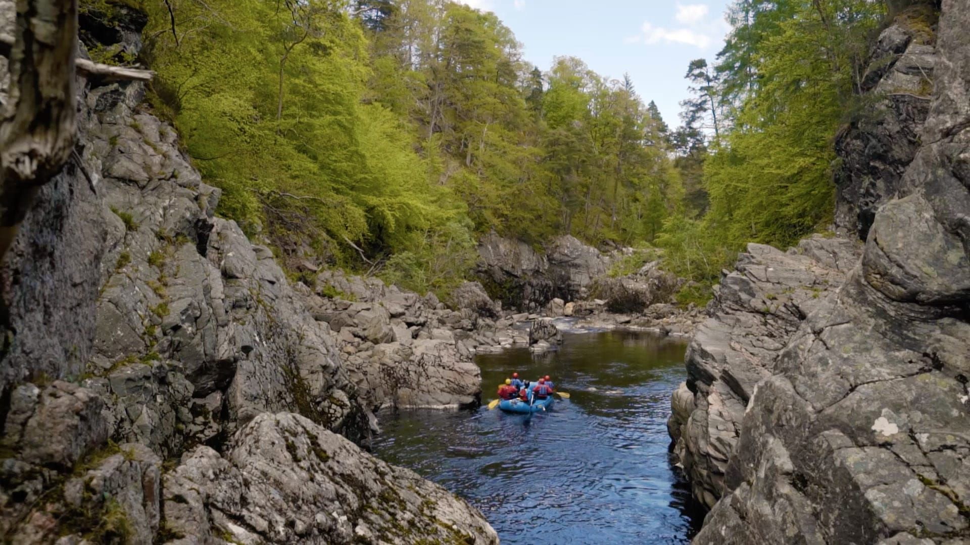 e2c44f4a634fc66b85e1c294f0546351 rafting on the river findhorn